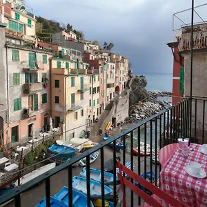 il-porticciolo-riomaggiore.hotelitalianriviera.com/